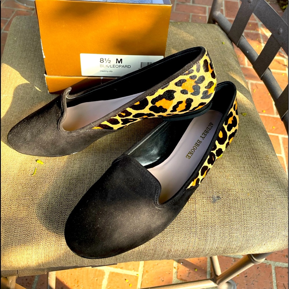Audrey Brooke Black/Leopard flats.